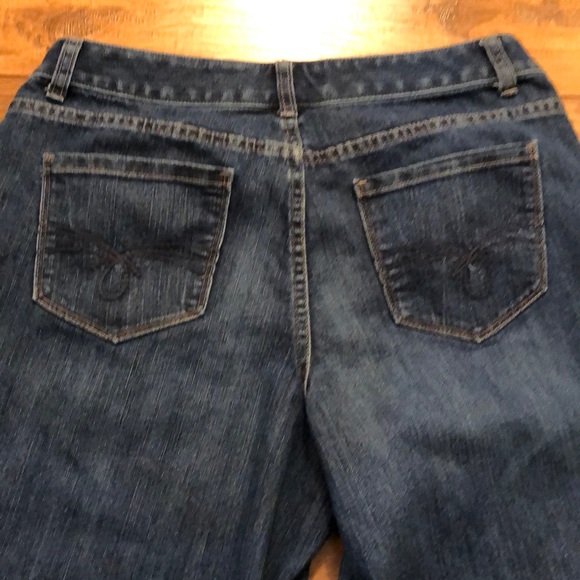 Mid Rise Crop Jeans - Picture 8 of 15